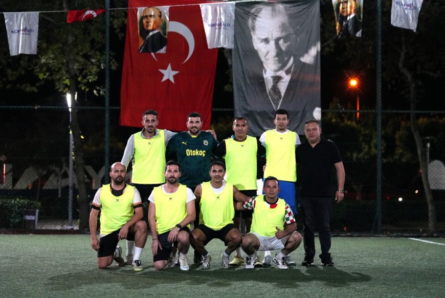 Konyaaltı'nda Cumhuriyet Bayramı sporla kutlanıyor: 110 çocuk tenis kortlarında