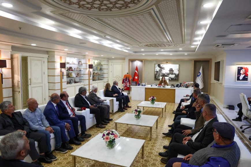 Antalya'da Başkan Vekili Özdemir muhtarlarla buluştu: “Kapımız her zaman açık”