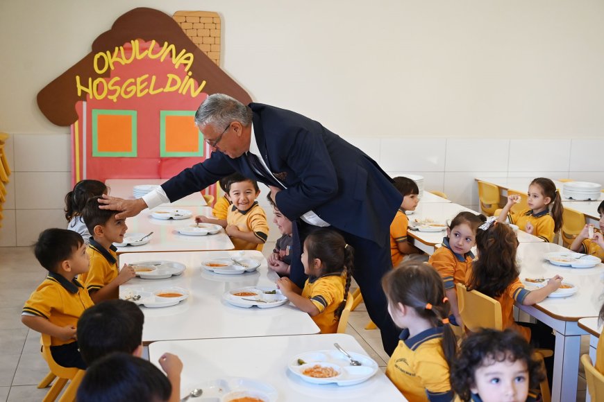 Kemer'de hayırsever Akman çiftinden eğitime destek: Başkan Topaloğlu'ndan teşekkür