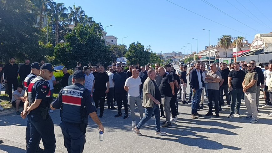 Manavgat'ta taklit ürün denetimi gerginliği: Esnaf yolu trafiğe kapattı