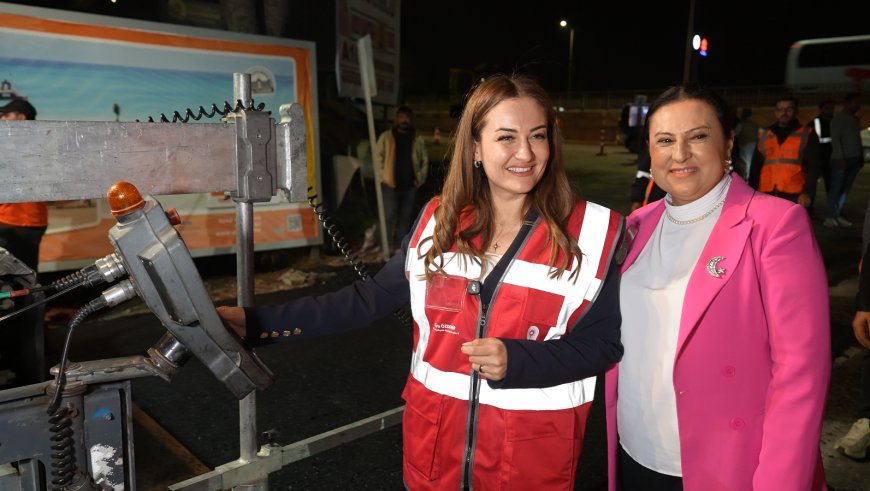 Antalya'da 5 noktada eş zamanlı asfalt çalışması: Lara Caddesi için 4 günlük hedef