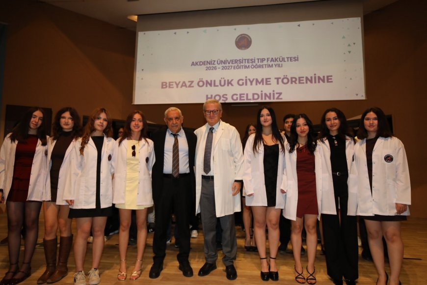 Akdeniz Üniversitesi'nde 330 hekim adayı beyaz önlük giydi: Rektör Özkan'dan önemli mesajlar