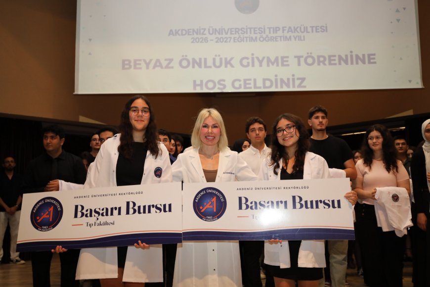 Akdeniz Üniversitesi'nde 330 hekim adayı beyaz önlük giydi: Rektör Özkan'dan önemli mesajlar