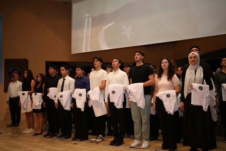 Akdeniz Üniversitesi'nde 330 hekim adayı beyaz önlük giydi: Rektör Özkan'dan önemli mesajlar