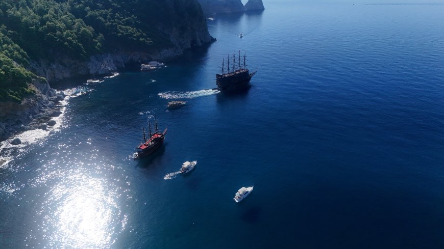 Türkiye soğuk havaya hazırlanırken Alanya'da yaz bitmedi: Deniz suyu 25 derece!