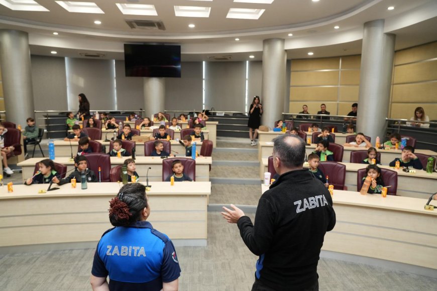 Kepez Belediyesi'nde öğrencilere yerel yönetim dersi: Belediyenin işleyişini öğrendiler
