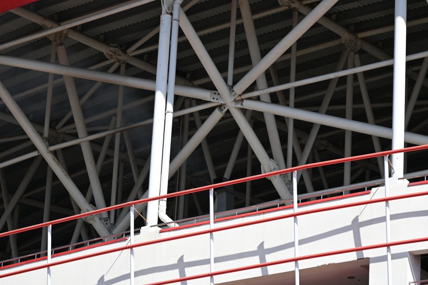 Antalya Stadyumu'nda yangın paniği: Yoğun dumanlar yükseldi, itfaiye müdahale etti