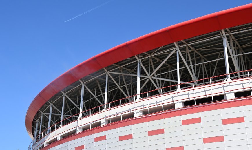 Antalya Stadyumu'nda yangın paniği: Yoğun dumanlar yükseldi, itfaiye müdahale etti