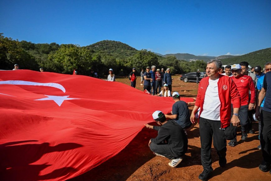 Antalya'da Cumhuriyet'in kahramanlarına vefa! Kaş'ta anlamlı yürüyüş