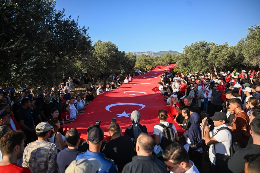 Antalya'da Cumhuriyet'in kahramanlarına vefa! Kaş'ta anlamlı yürüyüş
