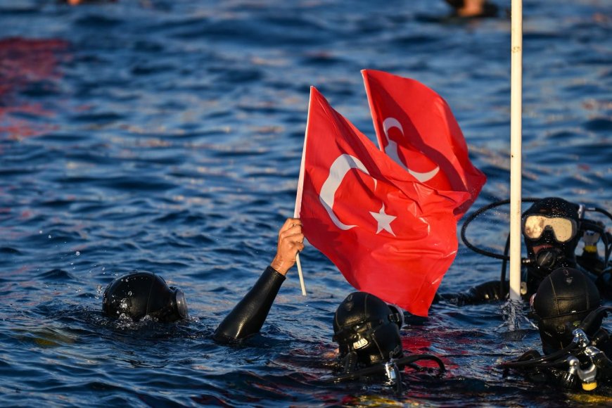 Antalya'da Cumhuriyet'in kahramanlarına vefa! Kaş'ta anlamlı yürüyüş