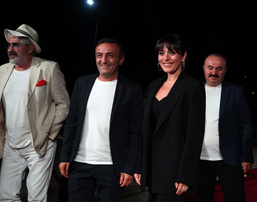 Antalya Altın Portakal Film Festivali'nde yıldızlar geçidi! Kırmızı halıda ünlü isimler buluştu