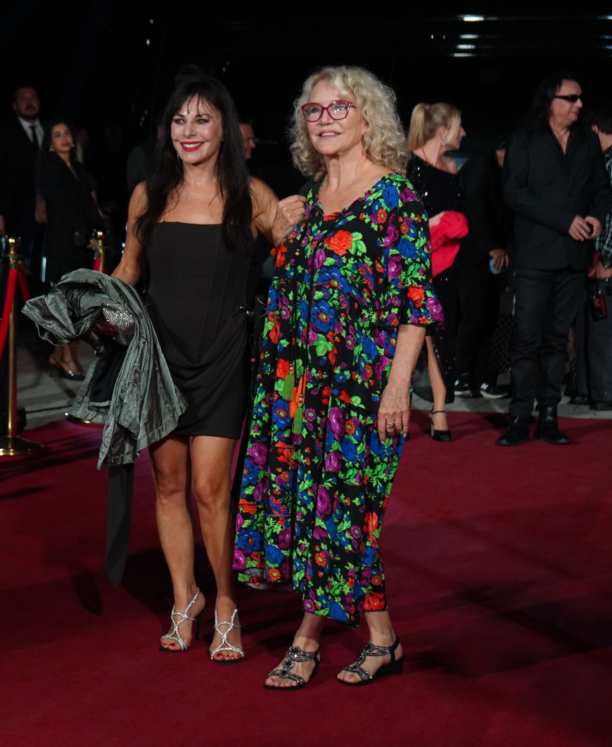 Antalya Altın Portakal Film Festivali'nde yıldızlar geçidi! Kırmızı halıda ünlü isimler buluştu