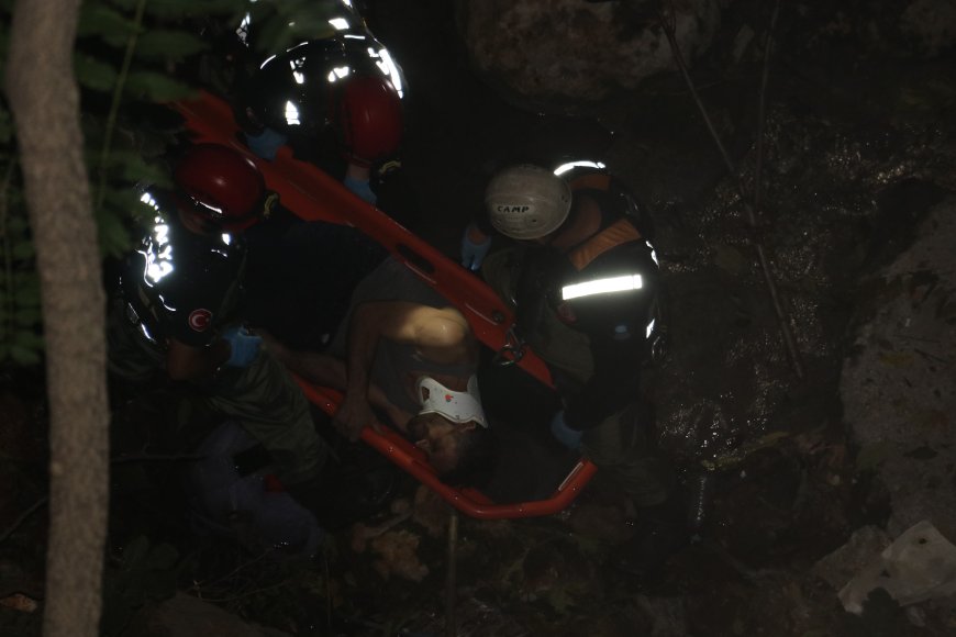 Antalya'da korkunç düşüş! 25 metreden düşen yaralı 2 saatlik operasyonla kurtarıldı