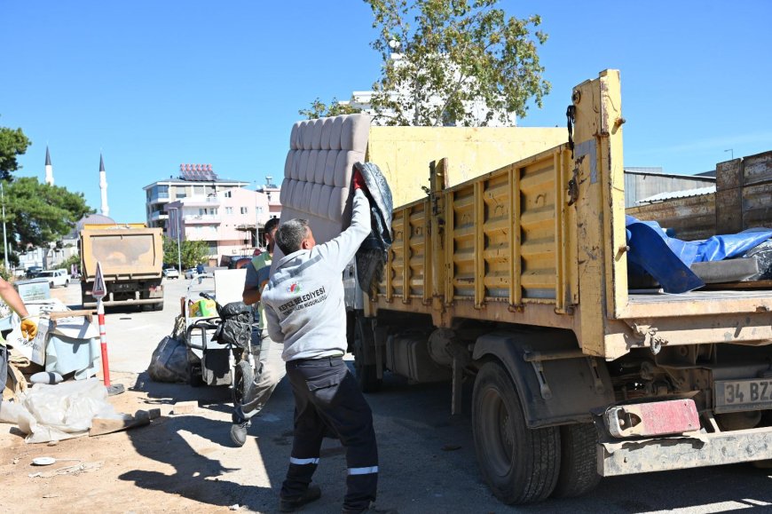 Kepez’de eski hayvan pazarı alanından 30 kamyon atık çıkarıldı