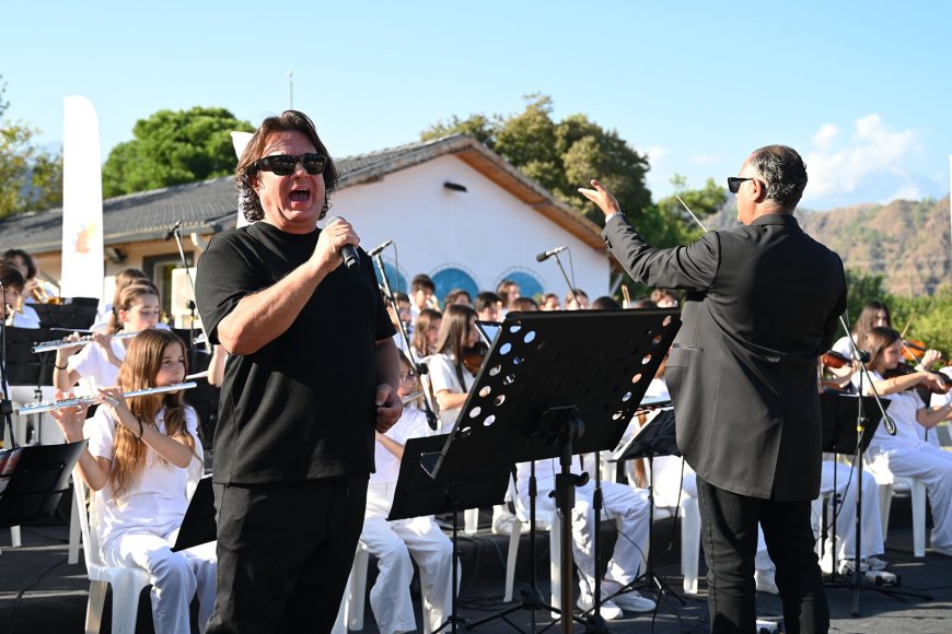 Kemer Cumhuriyet Orkestrası Çıralı’da sahne aldı: Konser ve kermes bir arada