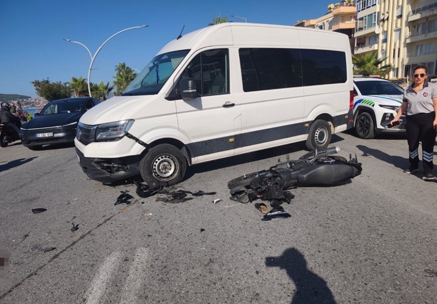 Alanya’da motosiklet ile minibüs çarpıştı: ALKÜ öğrencisi Yağnur Damla hayatını kaybetti