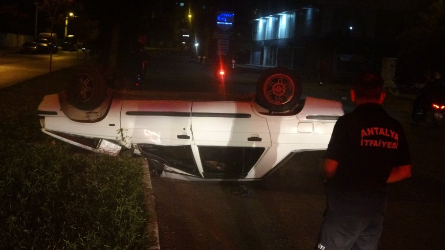 Antalya’da refüje çarpan otomobil ters döndü: Sürücü yaralandı