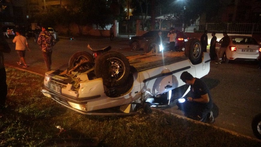 Antalya’da refüje çarpan otomobil ters döndü: Sürücü yaralandı