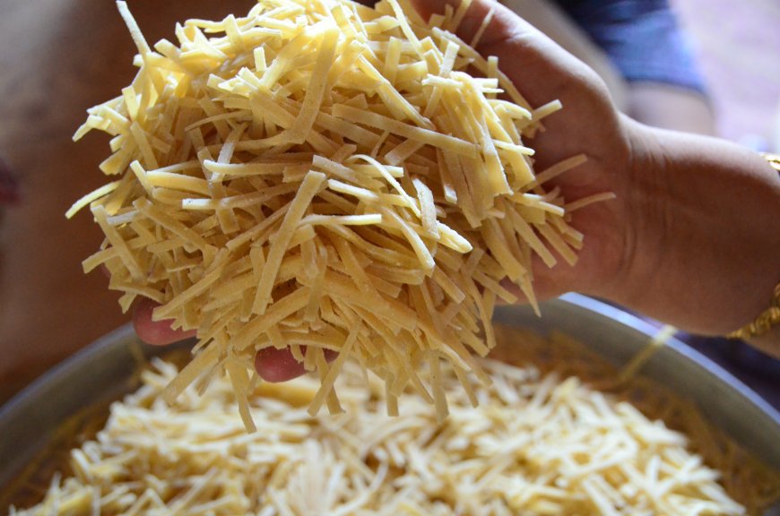 Akseki’de kışlık erişte imecesi: 120 yumurtayla yaklaşık 30 kilo hazırlanıyor