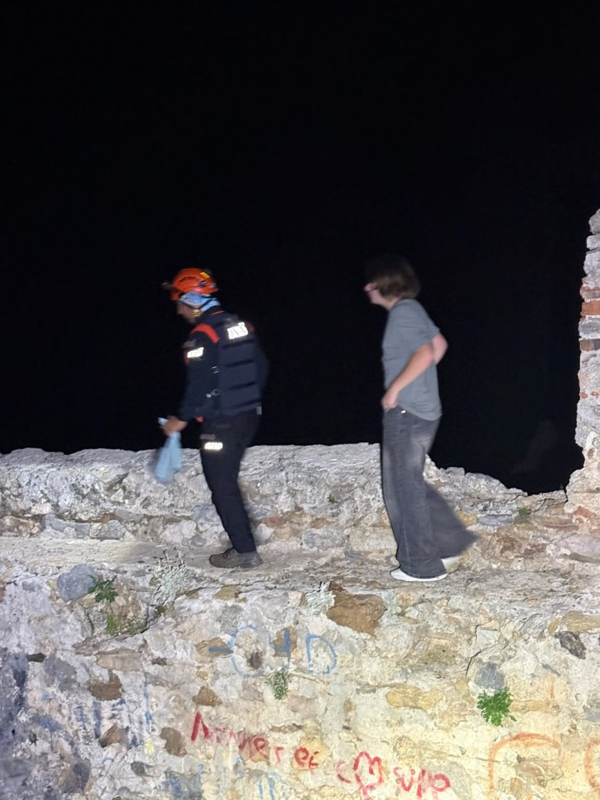 Alanya Kalesi'nde mahsur kalan 3 Rus turist kurtarıldı