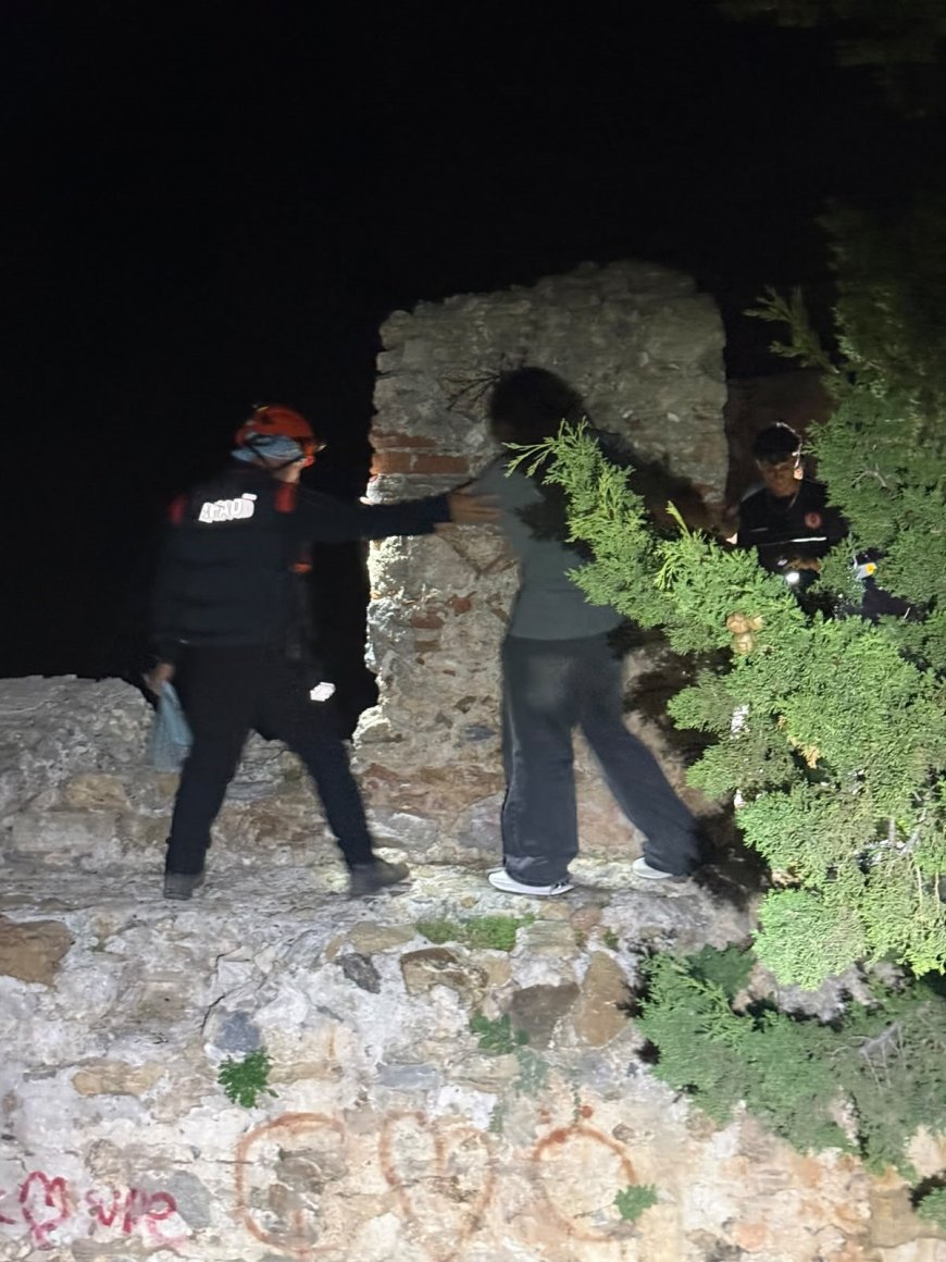 Alanya Kalesi'nde mahsur kalan 3 Rus turist kurtarıldı