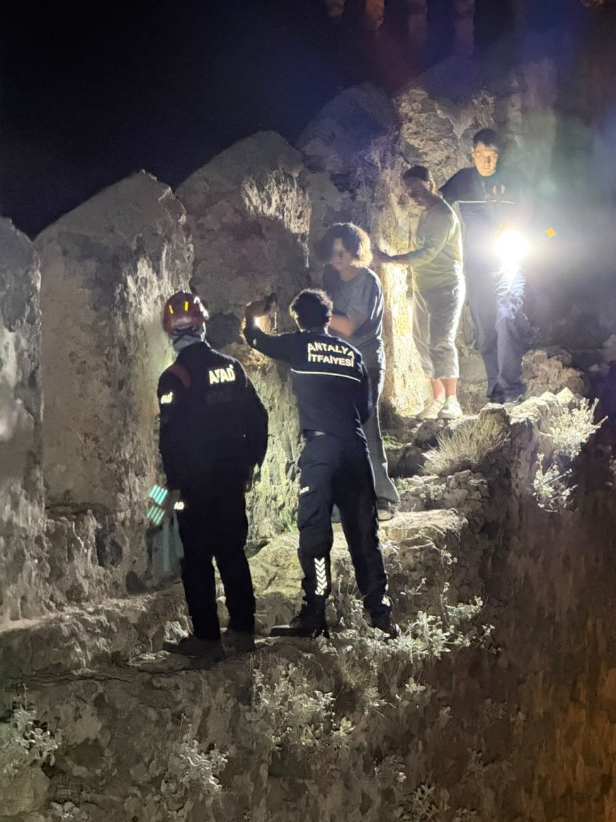 Alanya Kalesi'nde mahsur kalan 3 Rus turist kurtarıldı