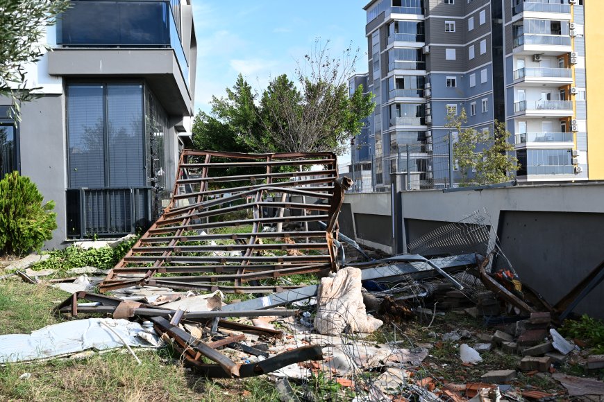 Kepez’de hortum konteynerleri savurdu: 4 işçi hayatını kaybetti, 4 kişi gözaltında