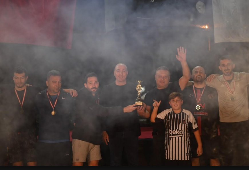 Konyaaltı’nda mahalleler arası futbol turnuvasının şampiyonu Aydınlık Jandarmaspor