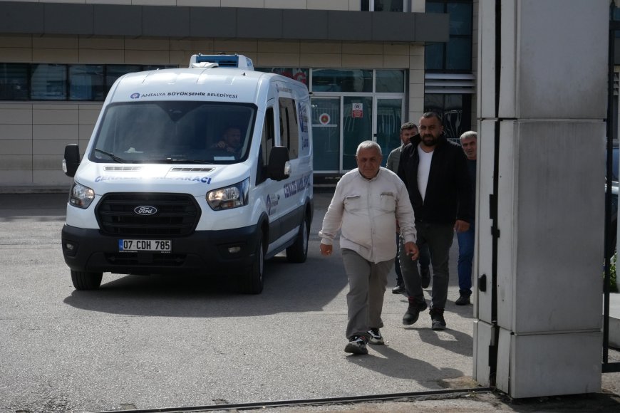 Kepez’de hortumda hayatını kaybeden 4 işçinin cenazesi yakınlarına teslim edildi