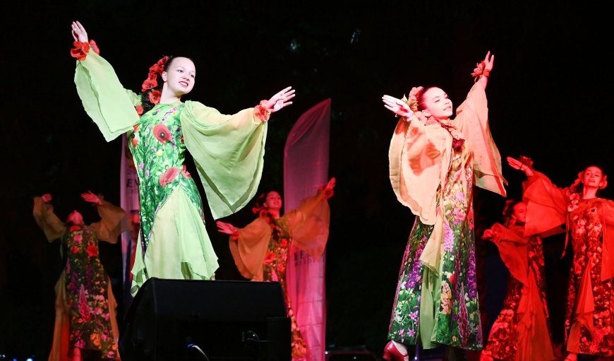 Kemer’de 300 dansçıyı buluşturan Uluslararası Dans ve Müzik Festivali tamamlandı