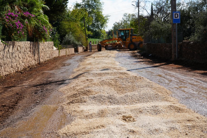 Kepez Duacı’da yol ve kaldırım çalışması: Şehir Hastanesi güzergâhı yenileniyor