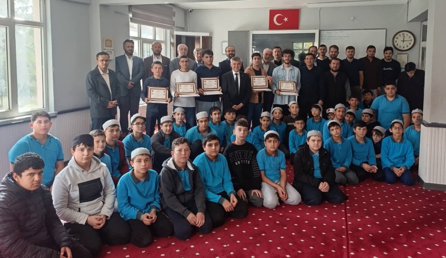 Korkuteli’nde 5 hafız öğrenciye belge, yarışma birincilerine ödül