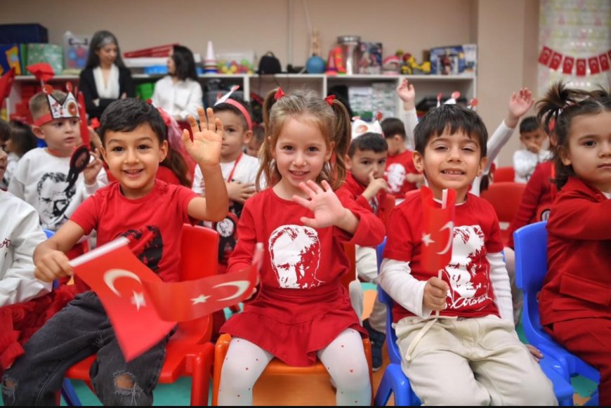 Cem Kotan, Cumhuriyet Bayramı’nı kreşlerde çocuklarla kutladı