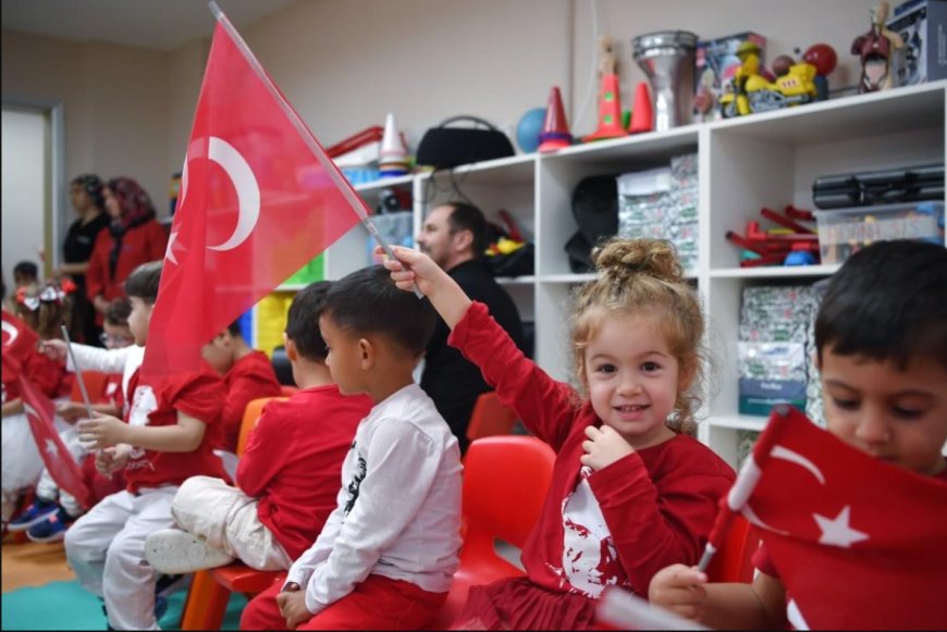 Cem Kotan, Cumhuriyet Bayramı’nı kreşlerde çocuklarla kutladı
