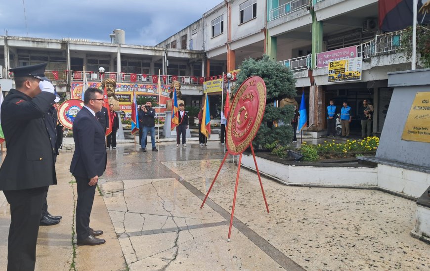 Antalya Serik'te Cumhuriyet'in 103. yılı coşkusu: Atatürk Anıtı'na çelenk sunuldu