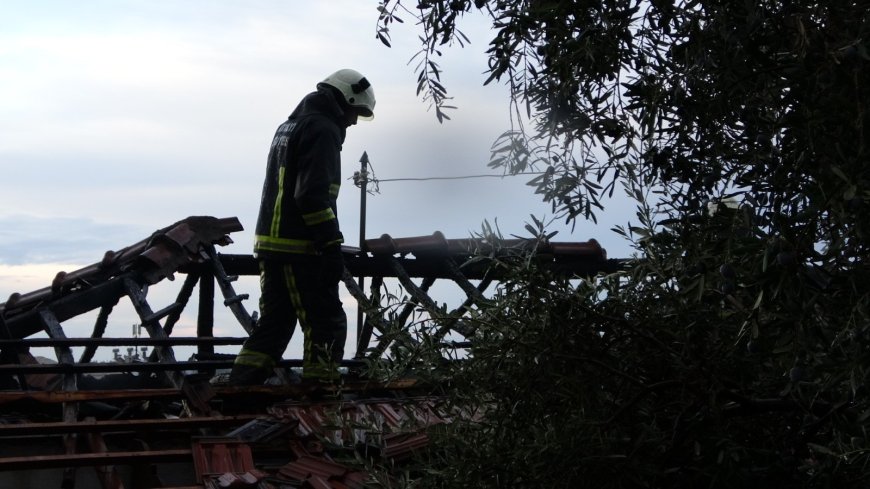 Manavgat’ta köy evi alevlere teslim oldu: Ev sahibi yaralandı