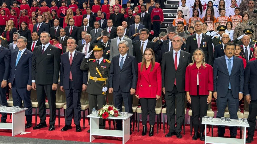 Antalya'da 29 Ekim Coşkusu: Cumhuriyet'in 103. Yılı Yağmura Rağmen Törenlerle Kutlandı