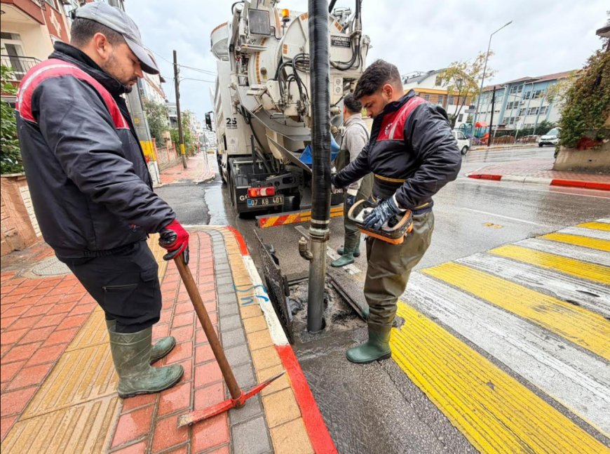 Kepez’de yağış mesaisi: Üç günde 70 ihbara müdahale edildi