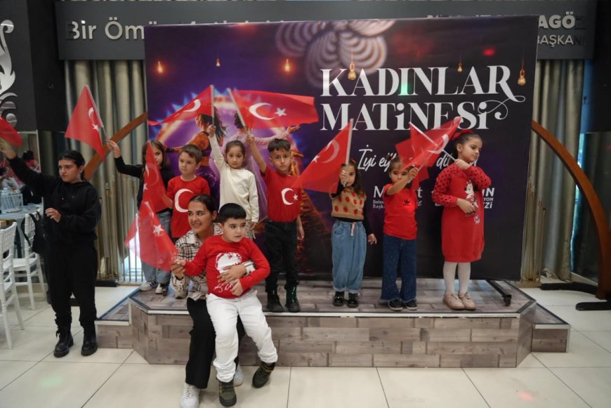 Kepez’de Kadınlar Matinesi’nde Cumhuriyet coşkusu yaşandı