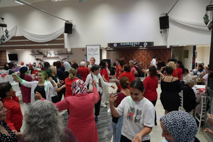 Kepez’de Kadınlar Matinesi’nde Cumhuriyet coşkusu yaşandı