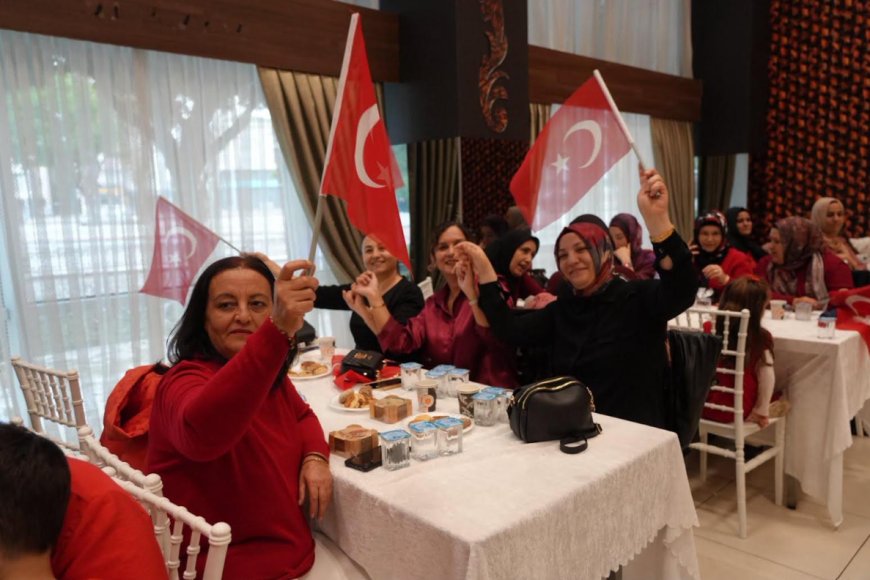 Kepez’de Kadınlar Matinesi’nde Cumhuriyet coşkusu yaşandı