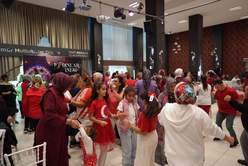 Kepez’de Kadınlar Matinesi’nde Cumhuriyet coşkusu yaşandı