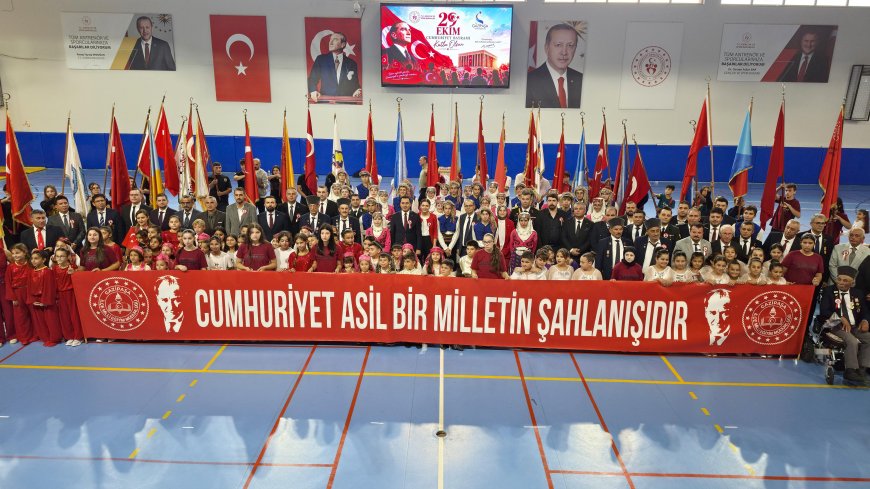 Gazipaşa’da Cumhuriyet Bayramı sağanak nedeniyle spor salonunda kutlandı