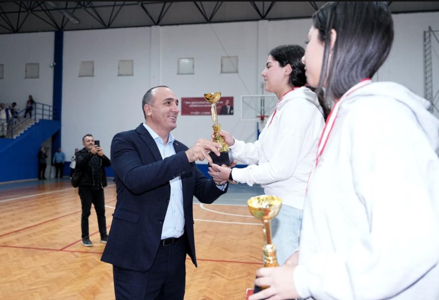 Konyaaltı’nda Cumhuriyet Tenis Turnuvası: 5 kategoride 10 şampiyon