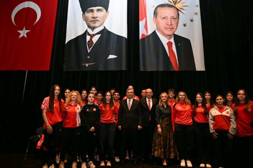 Vali Şahin: “Antalya’nın Cumhuriyet’e bağlılığıyla gurur duyuyoruz”