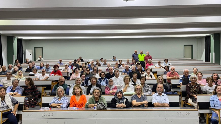 Antalya'da 60 yaş üstü üniversite öğrencilerine trafik güvenliği eğitimi verildi