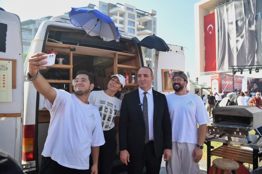Antalya Konyaaltı'nda dünya lezzetleri buluştu: 40 ülkeden gastronomi temsilcileri festivalde