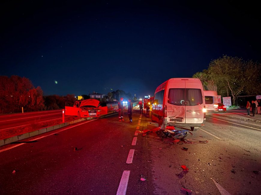 Manavgat’ta 1,76 promil alkollü sürücü zincirleme kazaya karıştı: 4 yaralı