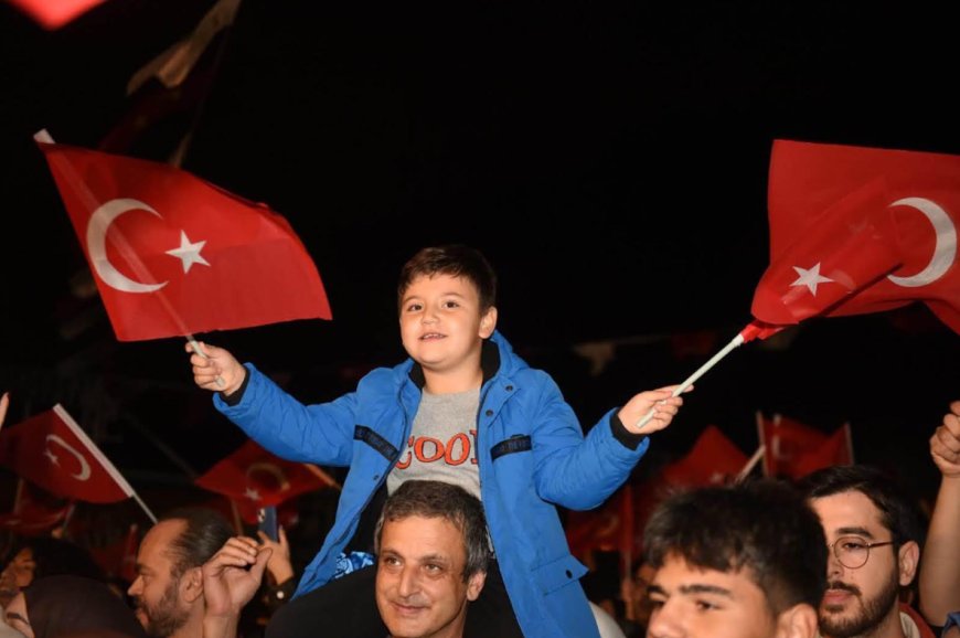 Kepez’de binlerce kişi Cumhuriyet’i maNga konseriyle kutladı